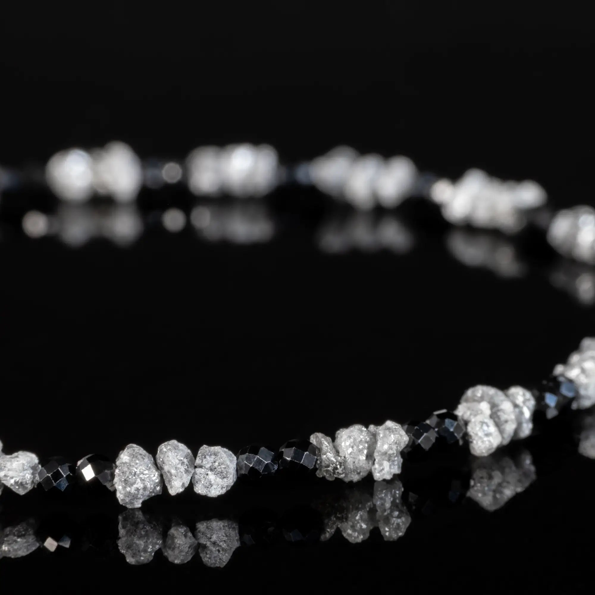 RAW SILVERY DIAMOND - BLACK SPINEL BRACELET II (2-2.5MM)
