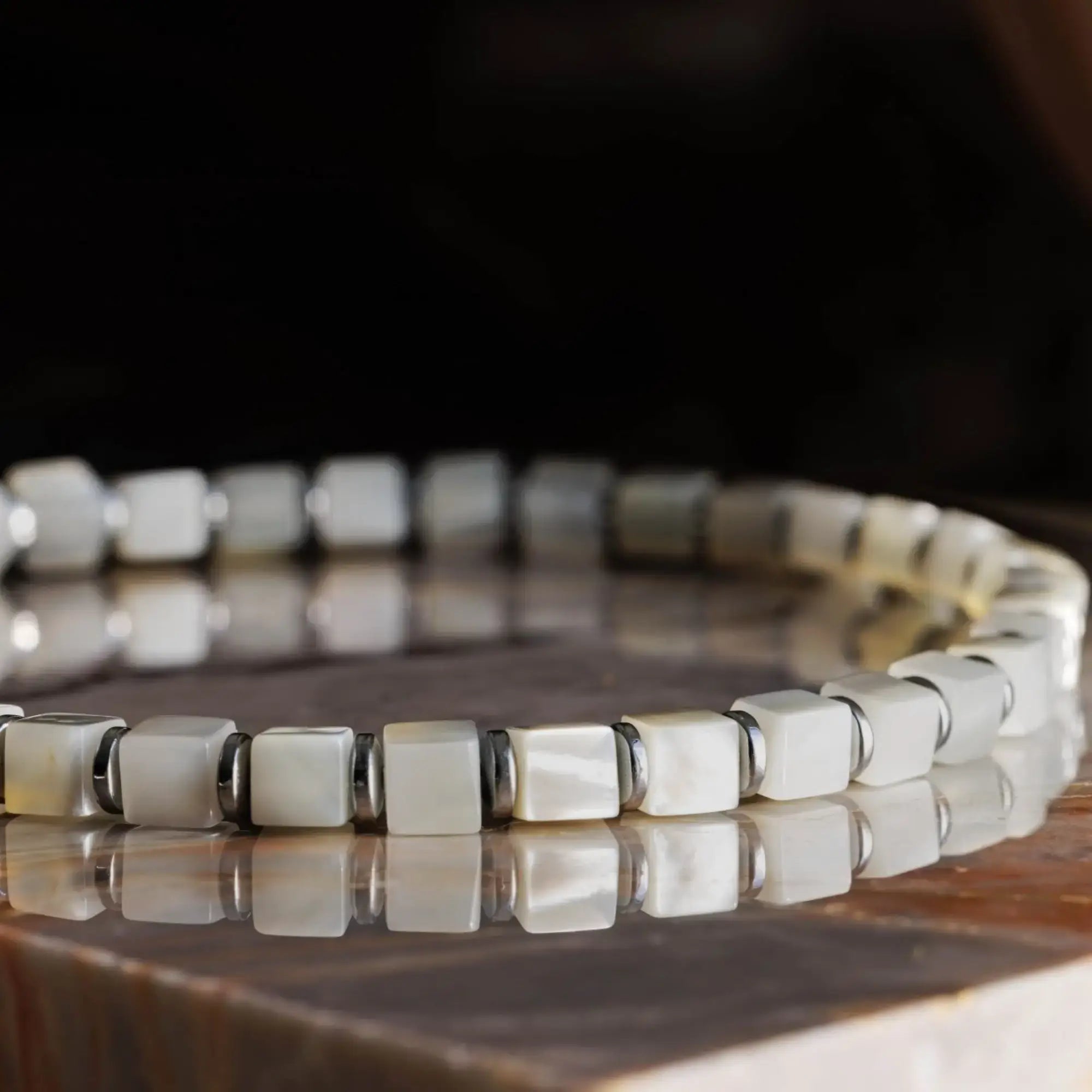 MOTHER OF PEARL CUBE BRACELET I (4MM)
