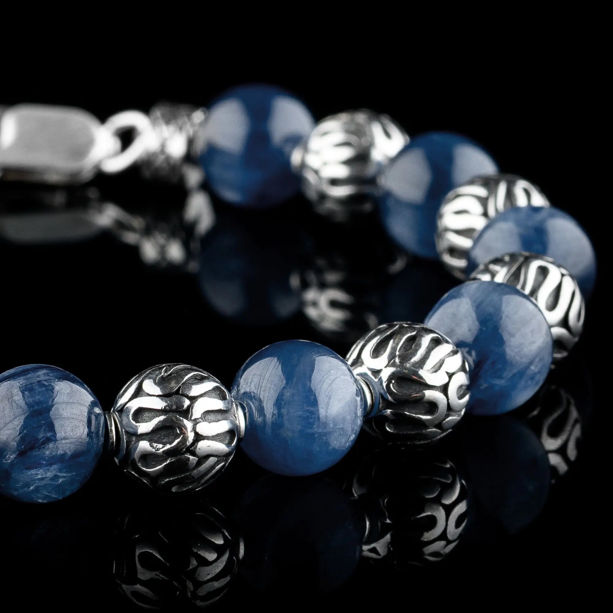 KYANITE BRACELET VII (9MM)