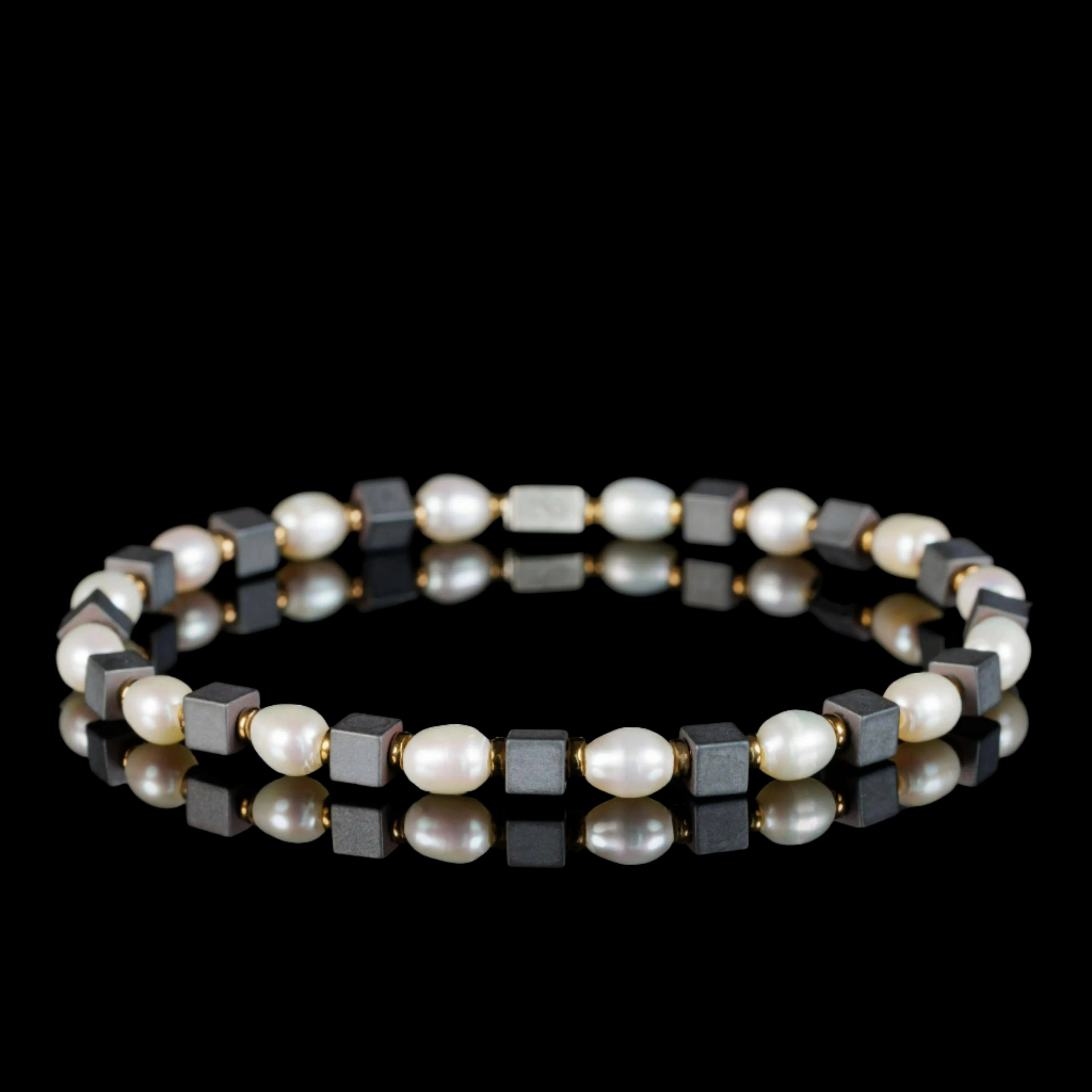 PEARL - HEMATITE CUBE BRACELET I (4-7MM)